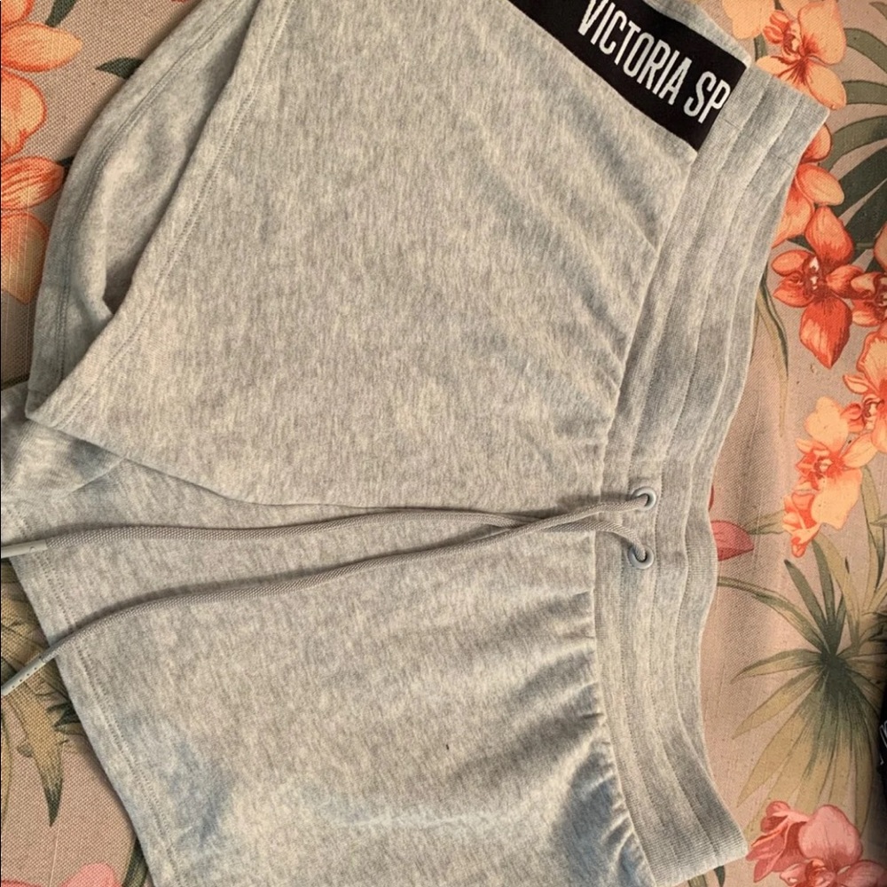 Victoria sport short size L😻